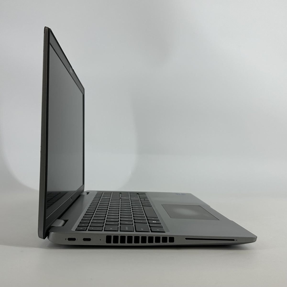 Dell Latitude 5540 15.6 Gray 1.7 GHz Intel Core i7 13th Gen. 32GB RAM 512GB Solid State Drive - Image 6