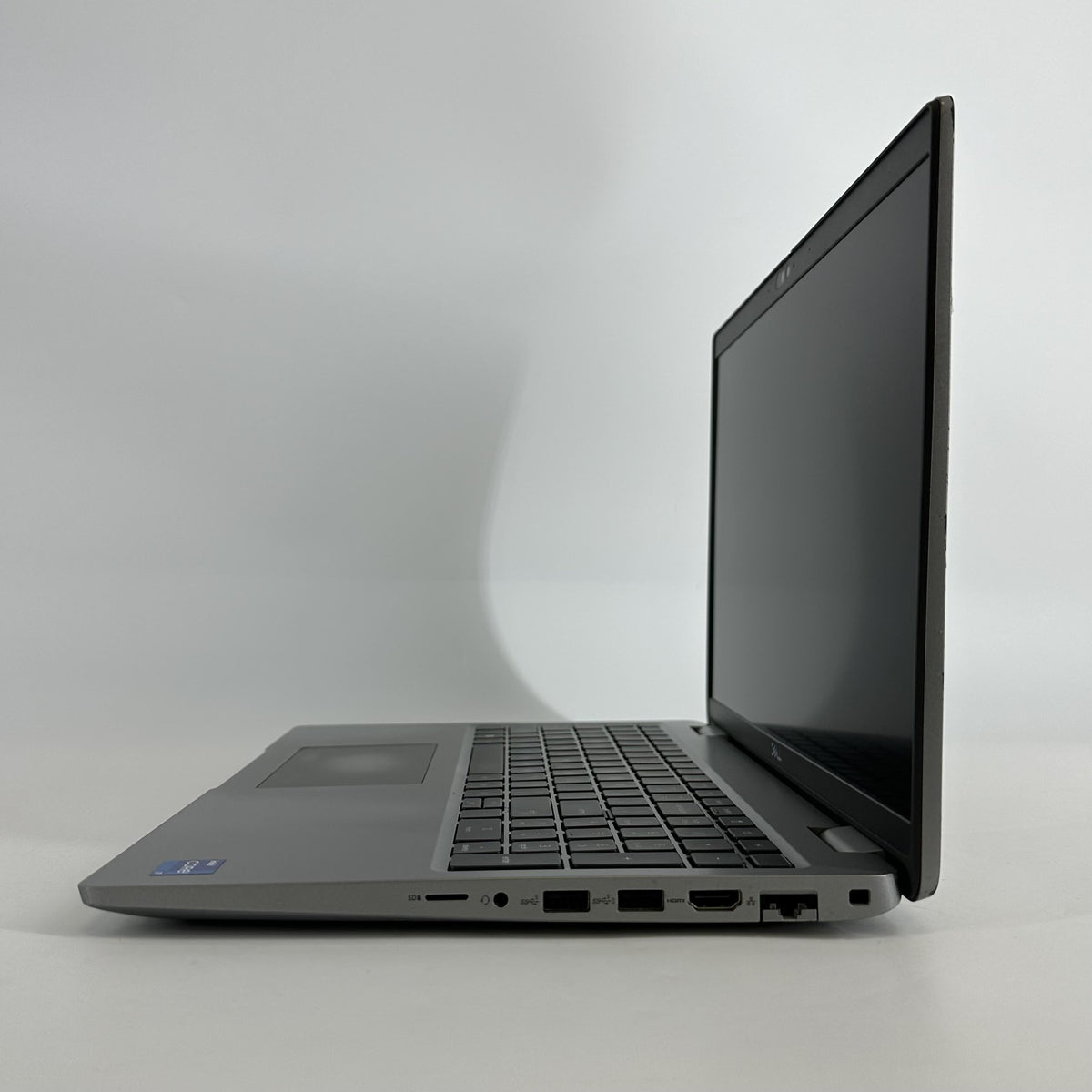 Dell Latitude 5540 15.6 Gray 1.7 GHz Intel Core i7 13th Gen. 32GB RAM 512GB Solid State Drive - Image 5
