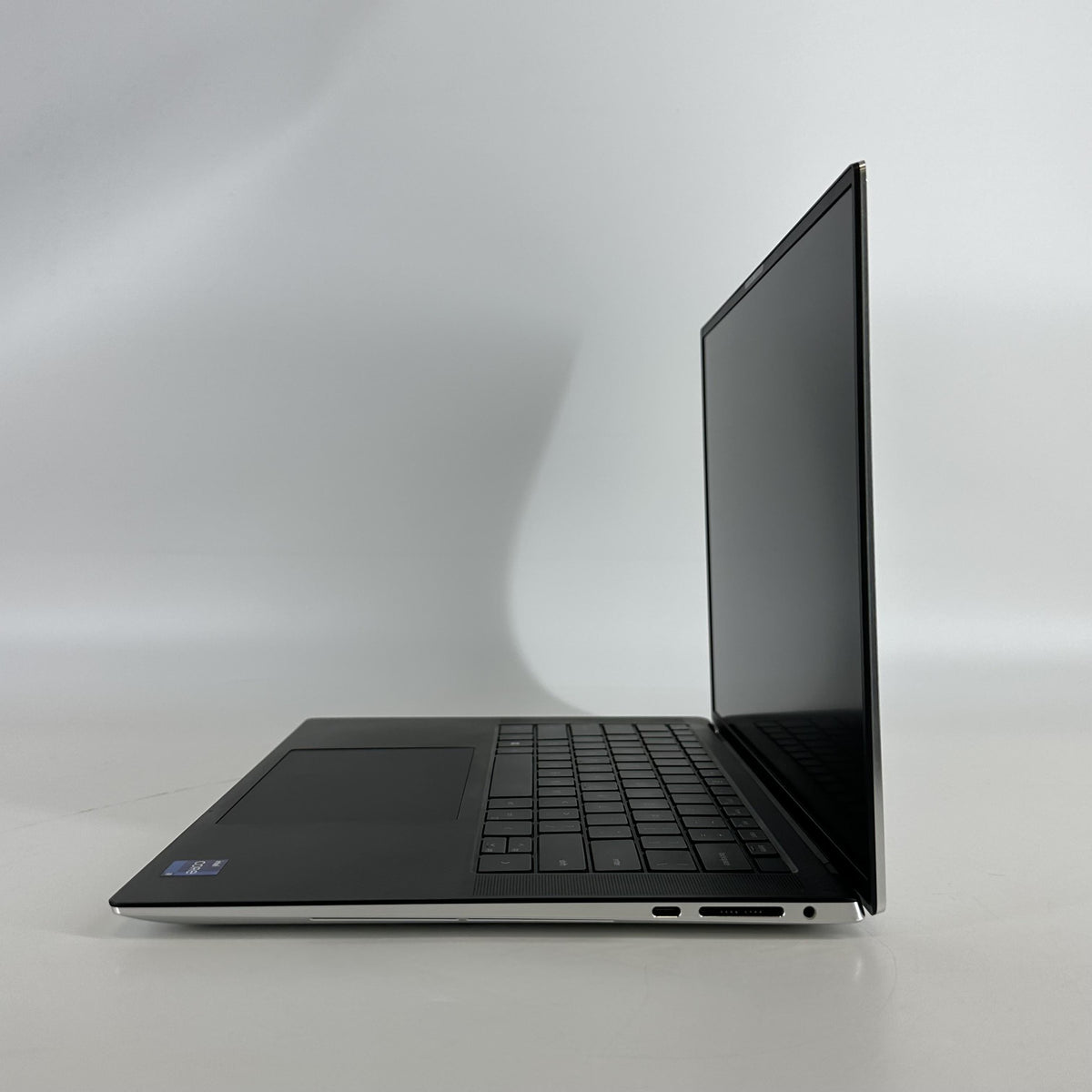 Dell XPS 15 9520 Silver 2.5 GHz Intel Core i9 12th Gen. 32GB RAM 1TB Solid State Drive NVIDIA GeForce RTX 3050 Ti 4 - Image 3