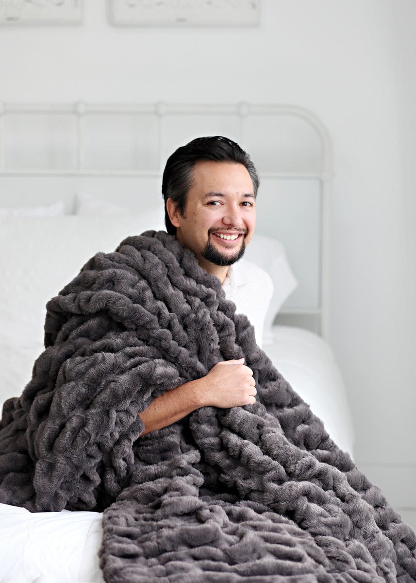 Hugs Charcoal Blanket - Image 3