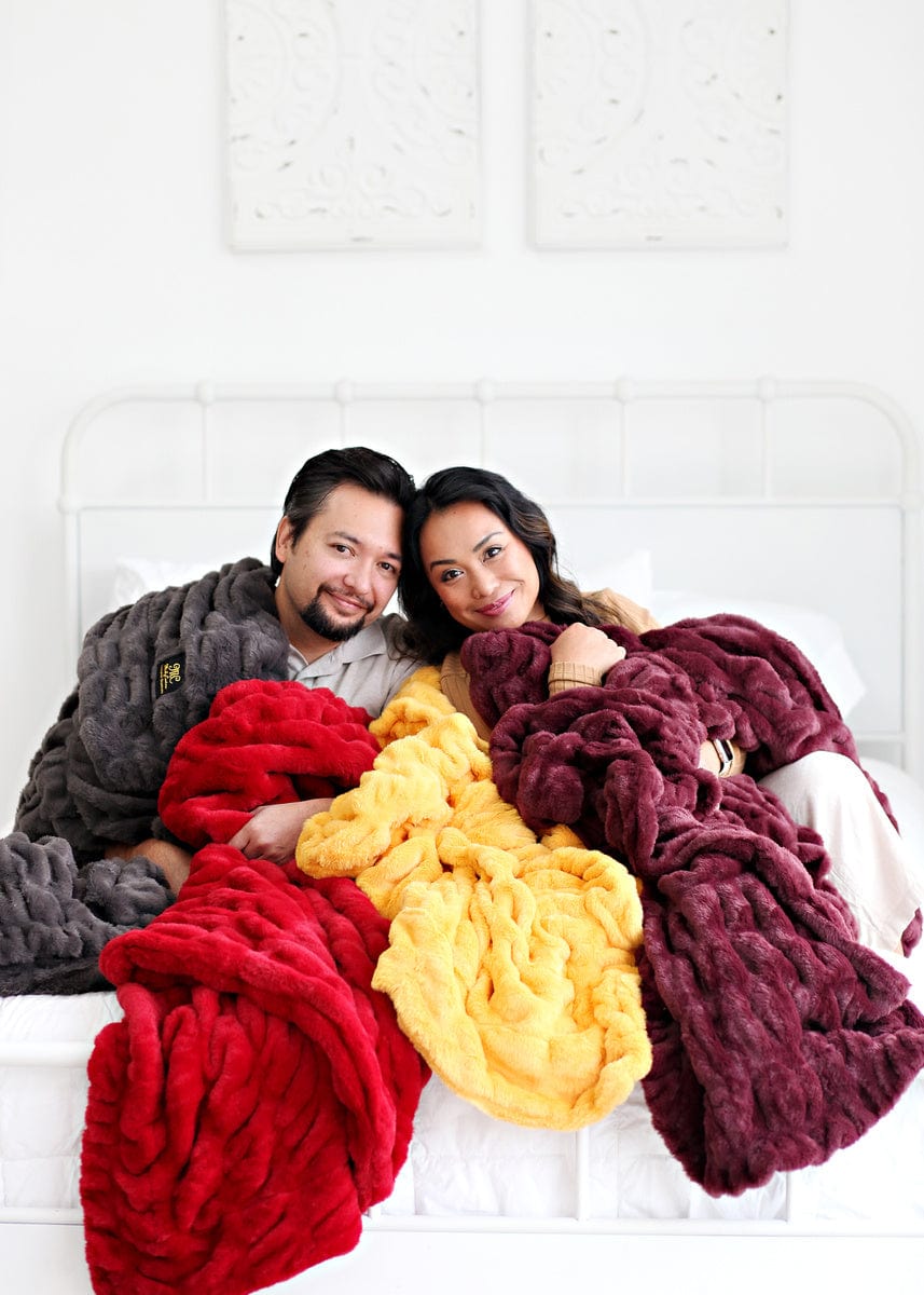Hugs Charcoal Blanket - Image 4