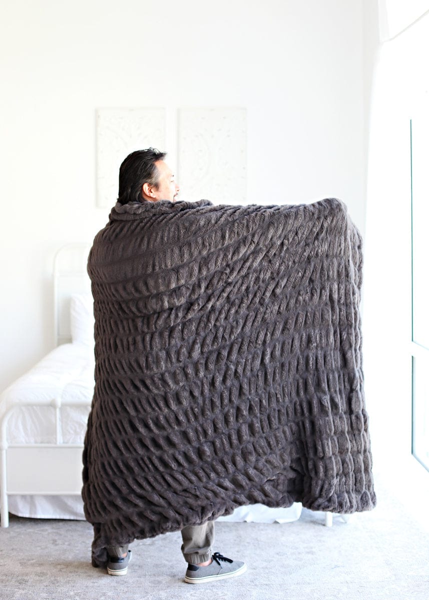 Hugs Charcoal Blanket - Image 2