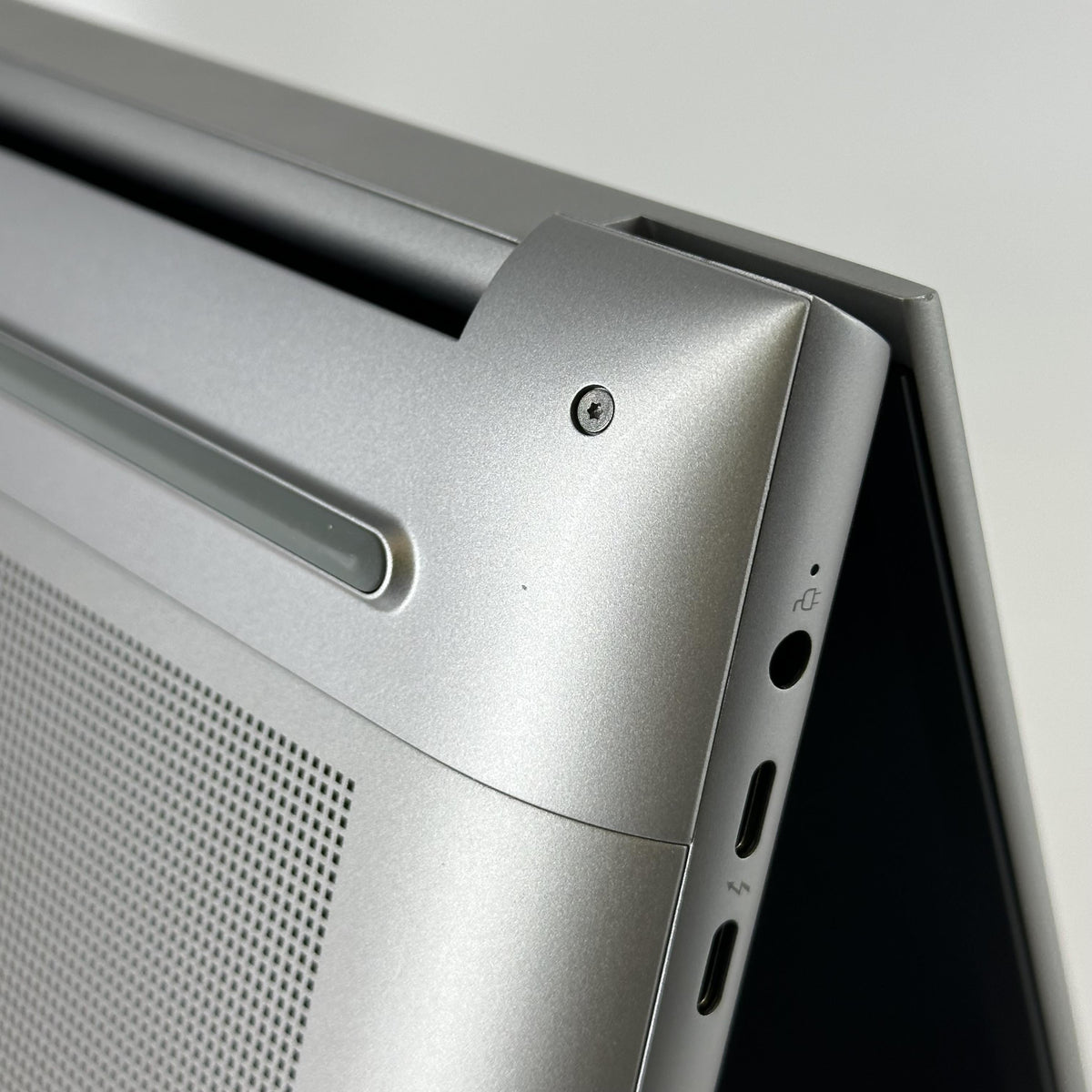 HP ZBook Fury 16 G9 Silver 2.1 GHz Intel Core i7 12th Gen. 32GB RAM 1TB Solid State Drive NVIDIA RTX A2000 8 GB - Image 11