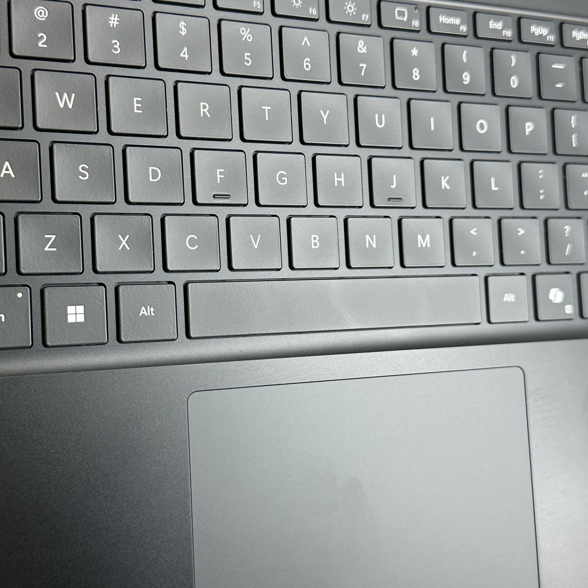 Microsoft Surface Laptop 6 13.5 Black 3.6 GHz Intel Core Ultra 5 16GB RAM 512GB Solid State Drive - Image 4