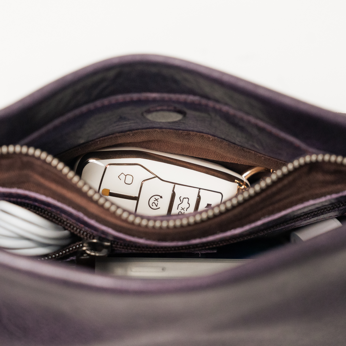 Ivy Leather Crossbody Bag - Image 17