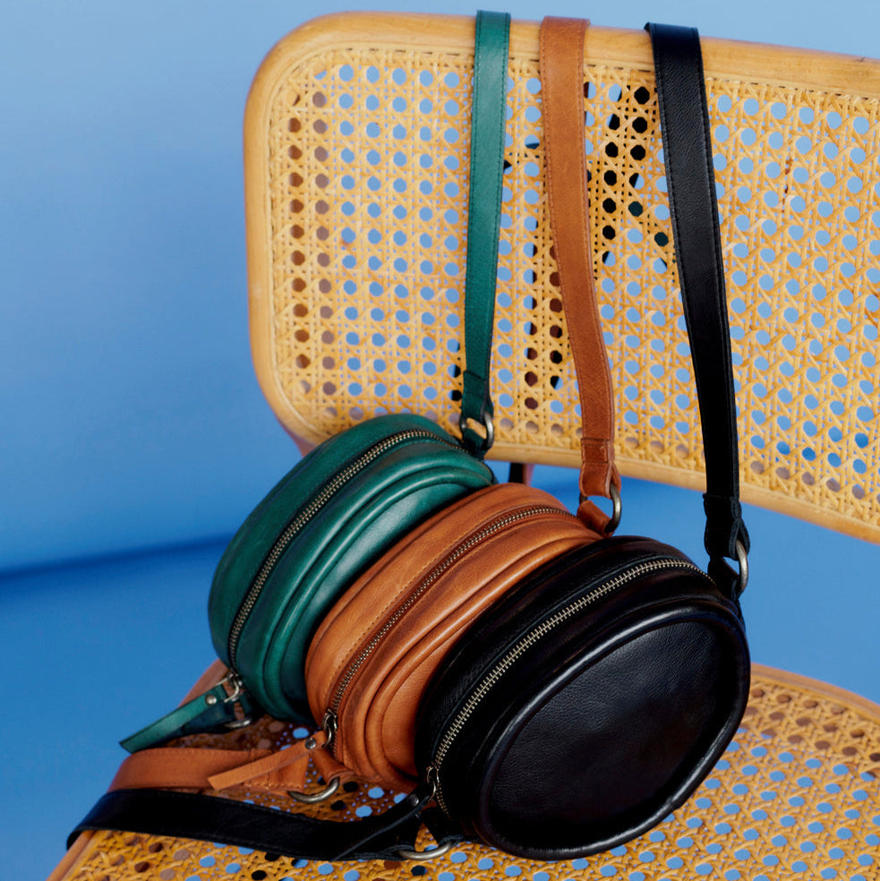 Mundo Leather Crossbody Bag - Image 9