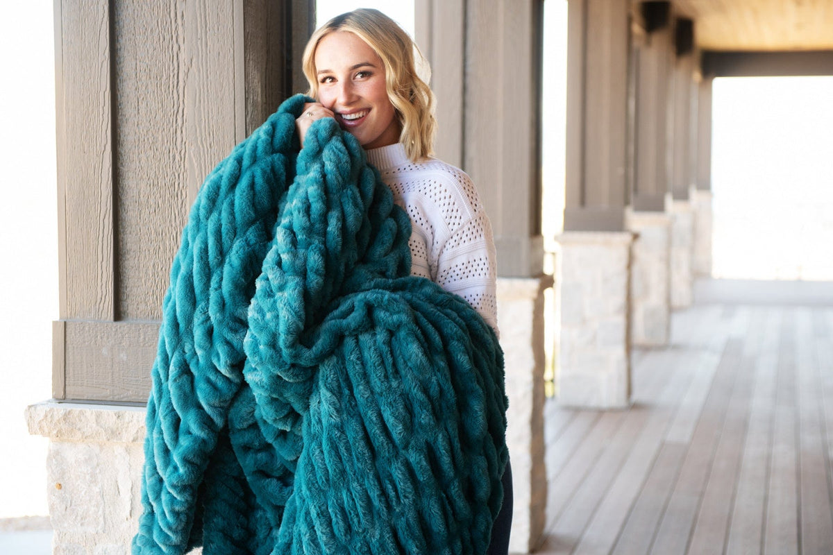 Hugs Deep Lake Blanket - Image 4