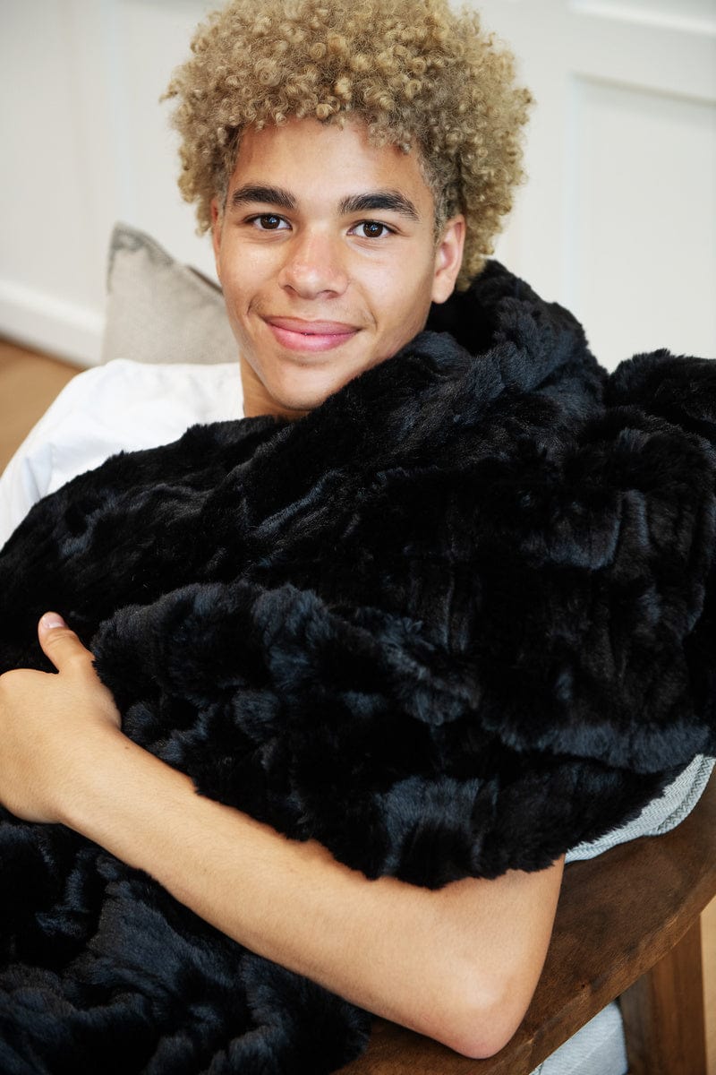 Sculpted Plush Black Blanket - Image 3