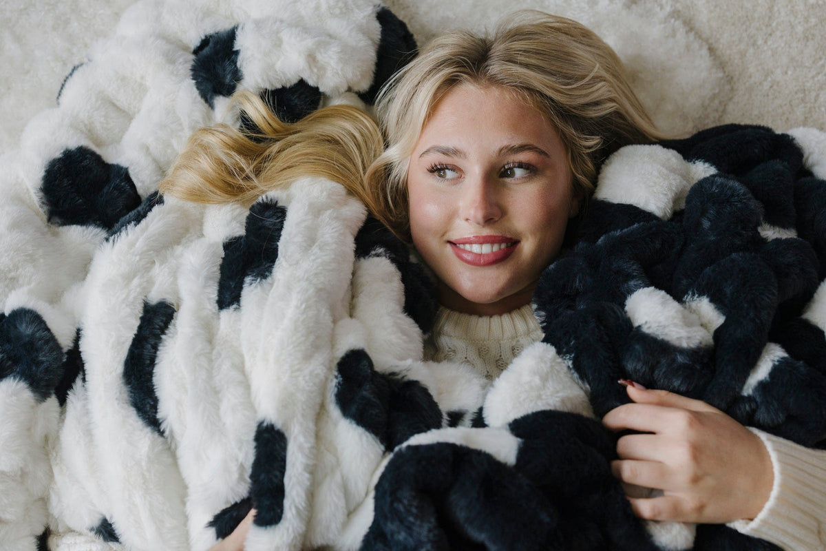 Hugs Polka Dot Black Blanket - Image 2