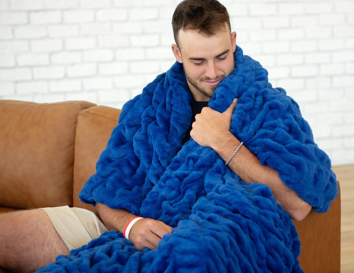 Hugs Blue Blanket - Image 3