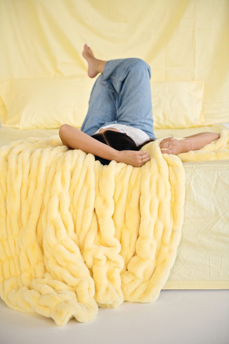 Hugs Butter Yellow Blanket - Image 3