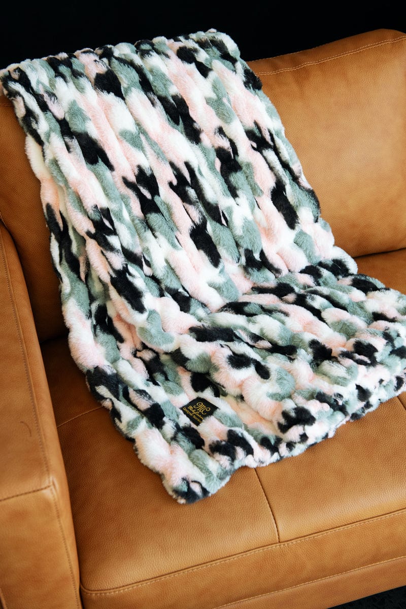 Hugs Camo Pink Blanket - Image 2
