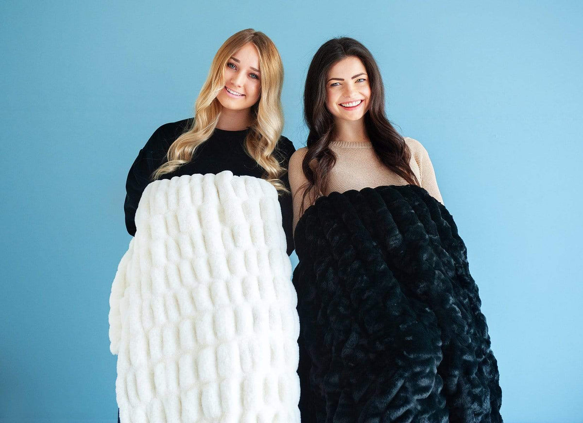 Hugs Black Blanket - Image 4