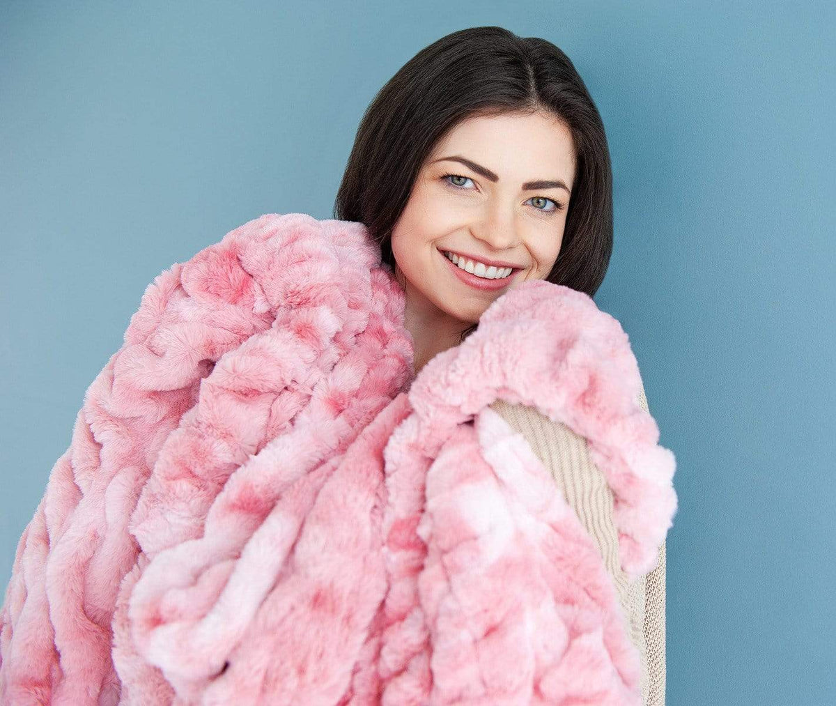 Hugs Cotton Candy Pink Blanket - Image 3