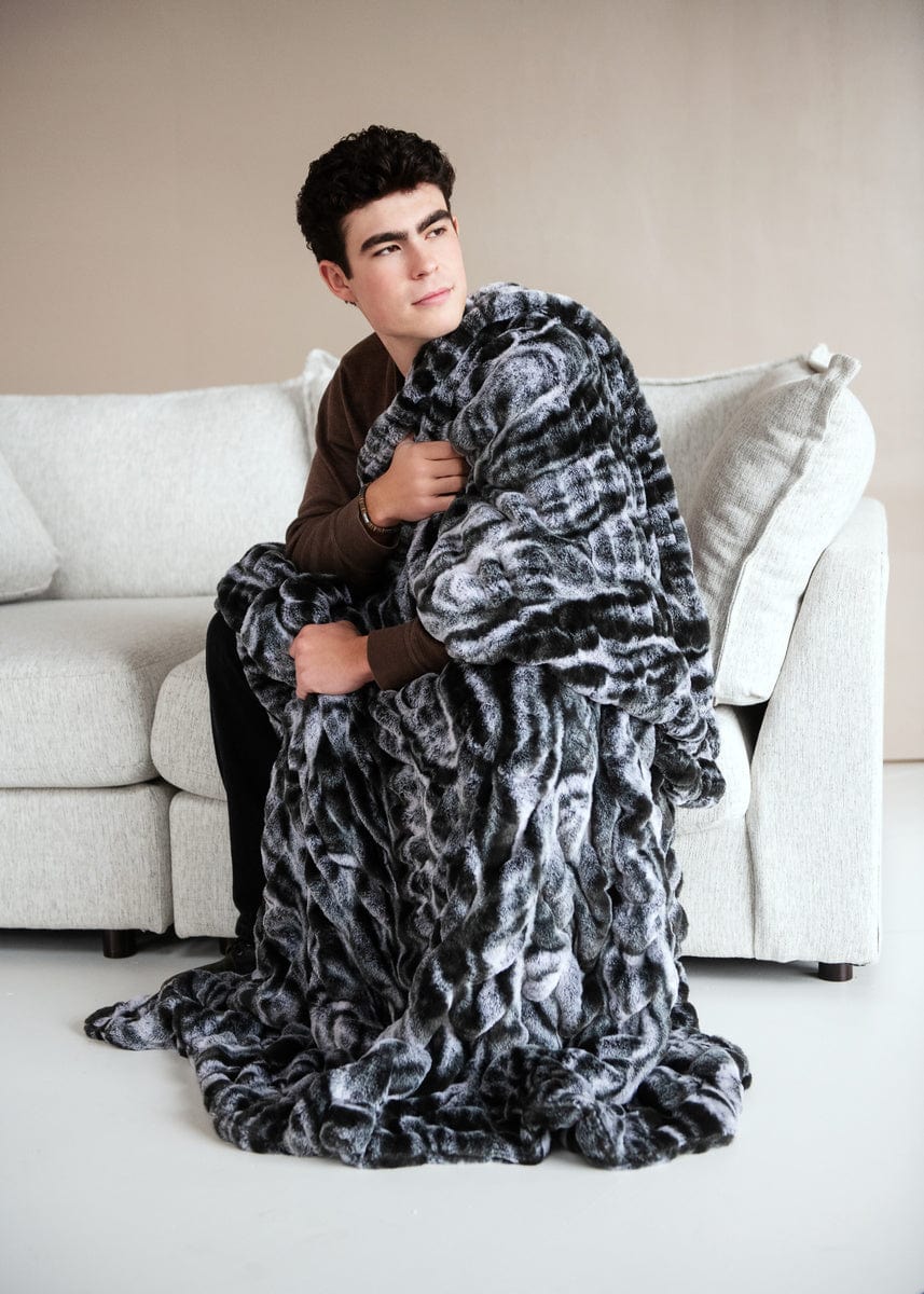 Hugs Marble Onyx Blanket - Image 4