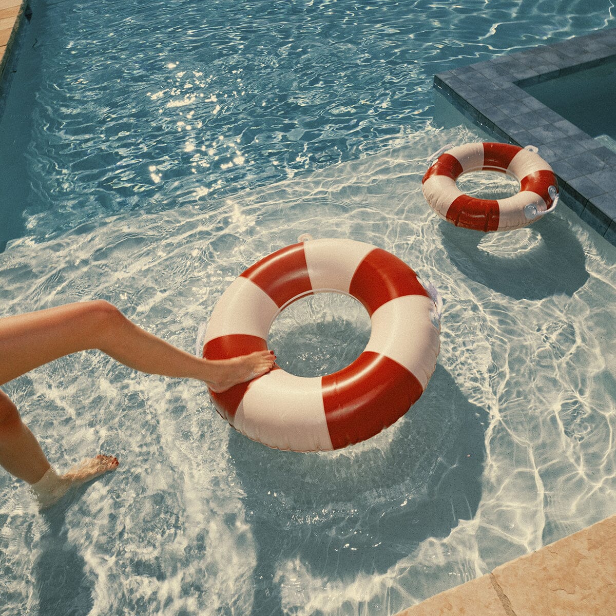 The Classic Pool Float - Image 2