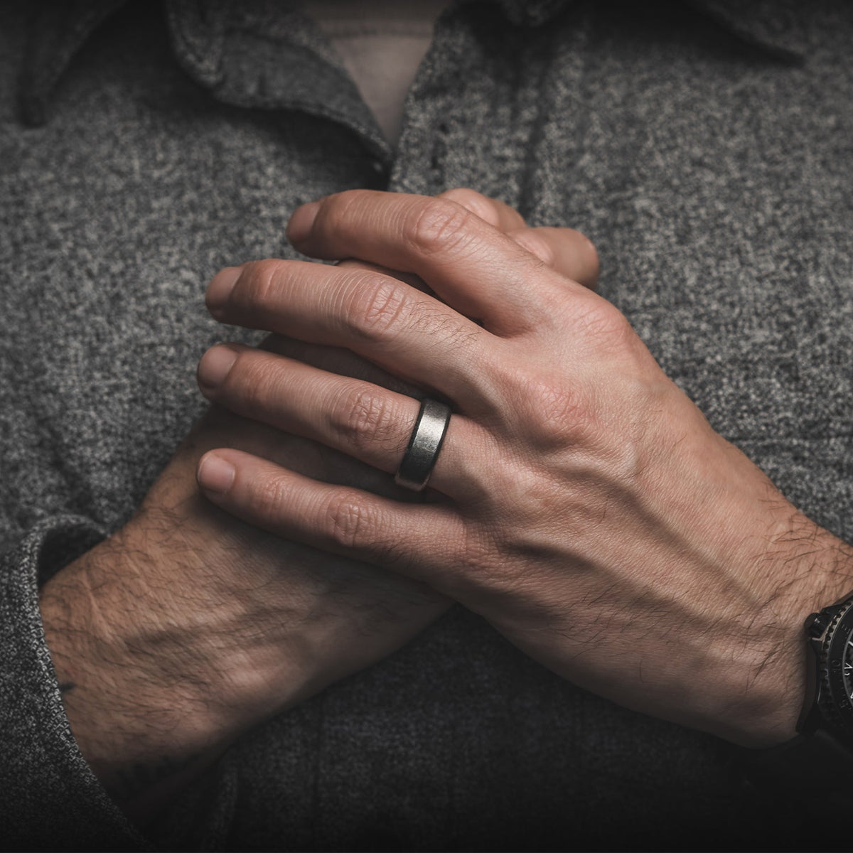 Ridge 8mm Beveled Ring Set - Stonewashed Titanium - Image 5