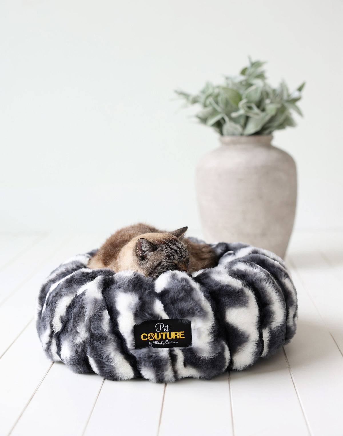 Cloudy Day Black Pet Bed - Image 4