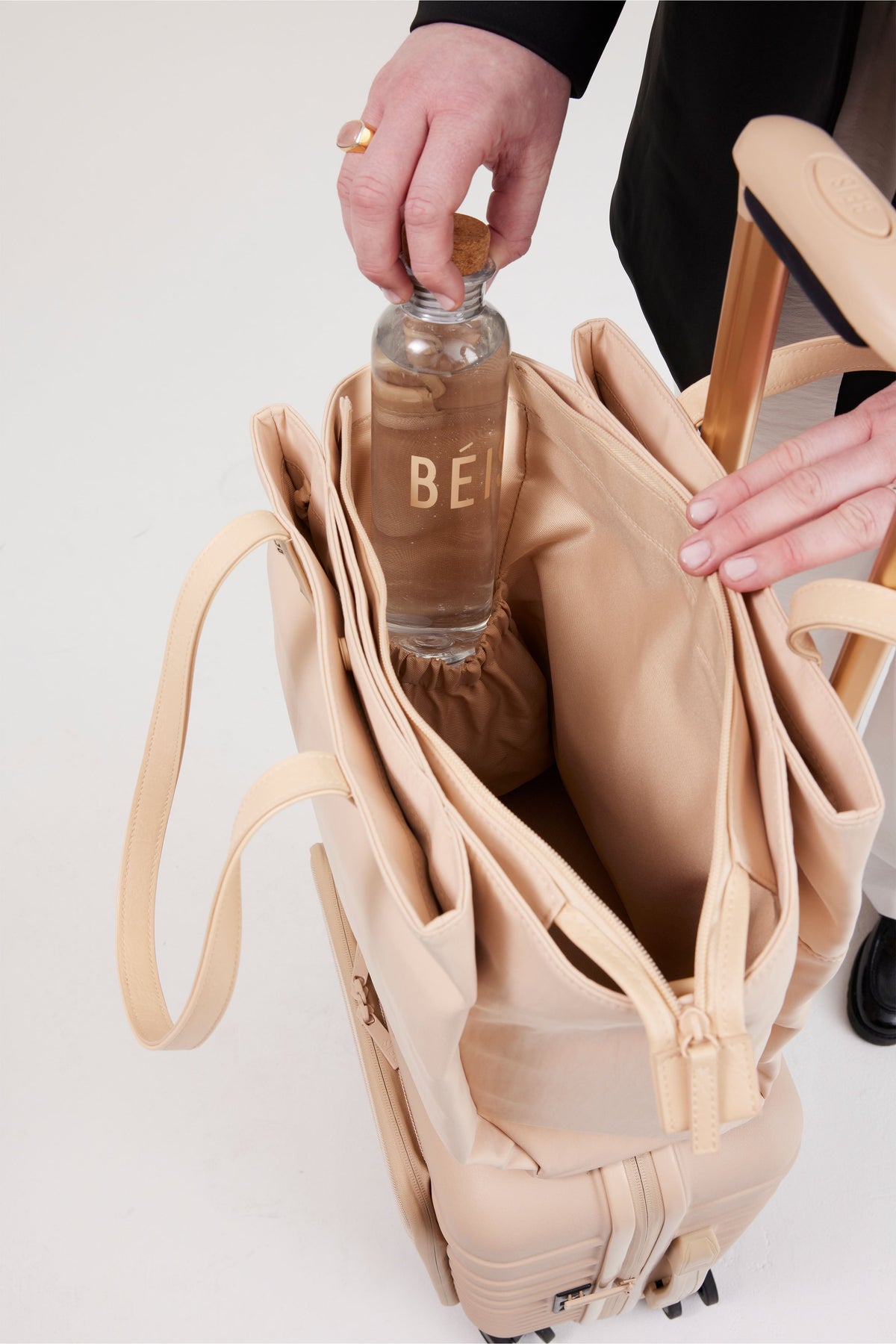 Resale The Commuter Tote in Beige - Image 13