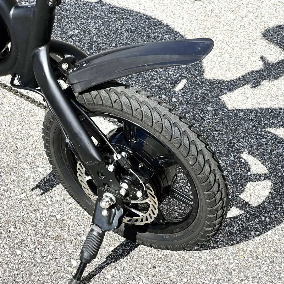 Jetson - Bolt Pro eBike with 30 miles Max Operating Range & 15.5 mph Max Speed - Black - Excellent Condition - Image 3