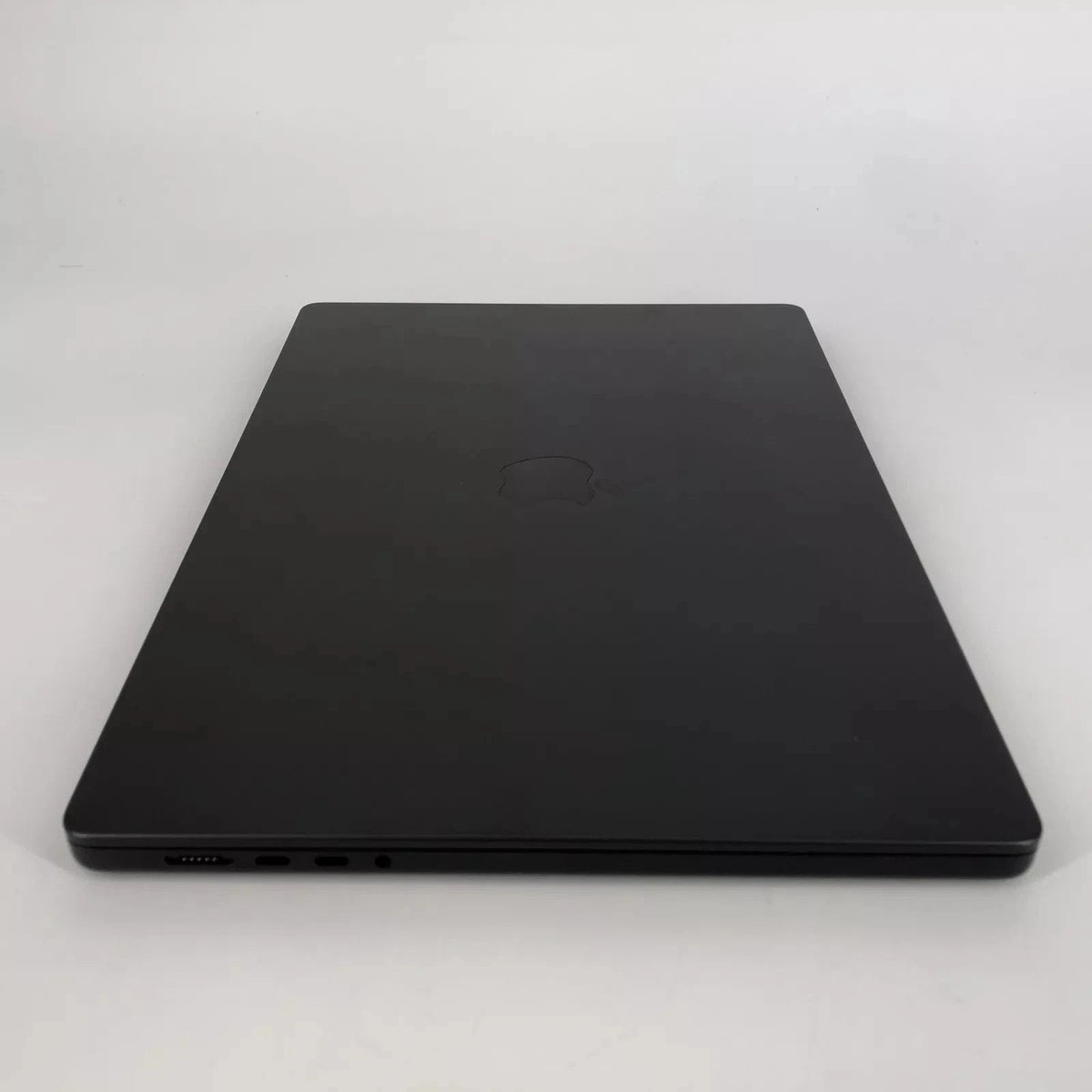 Apple MacBook Pro 16 2026 Space Black M5 Max 18-Core CPU 48GB Unified Memory 2TB Solid State Drive 40-Core GPU - Image 8