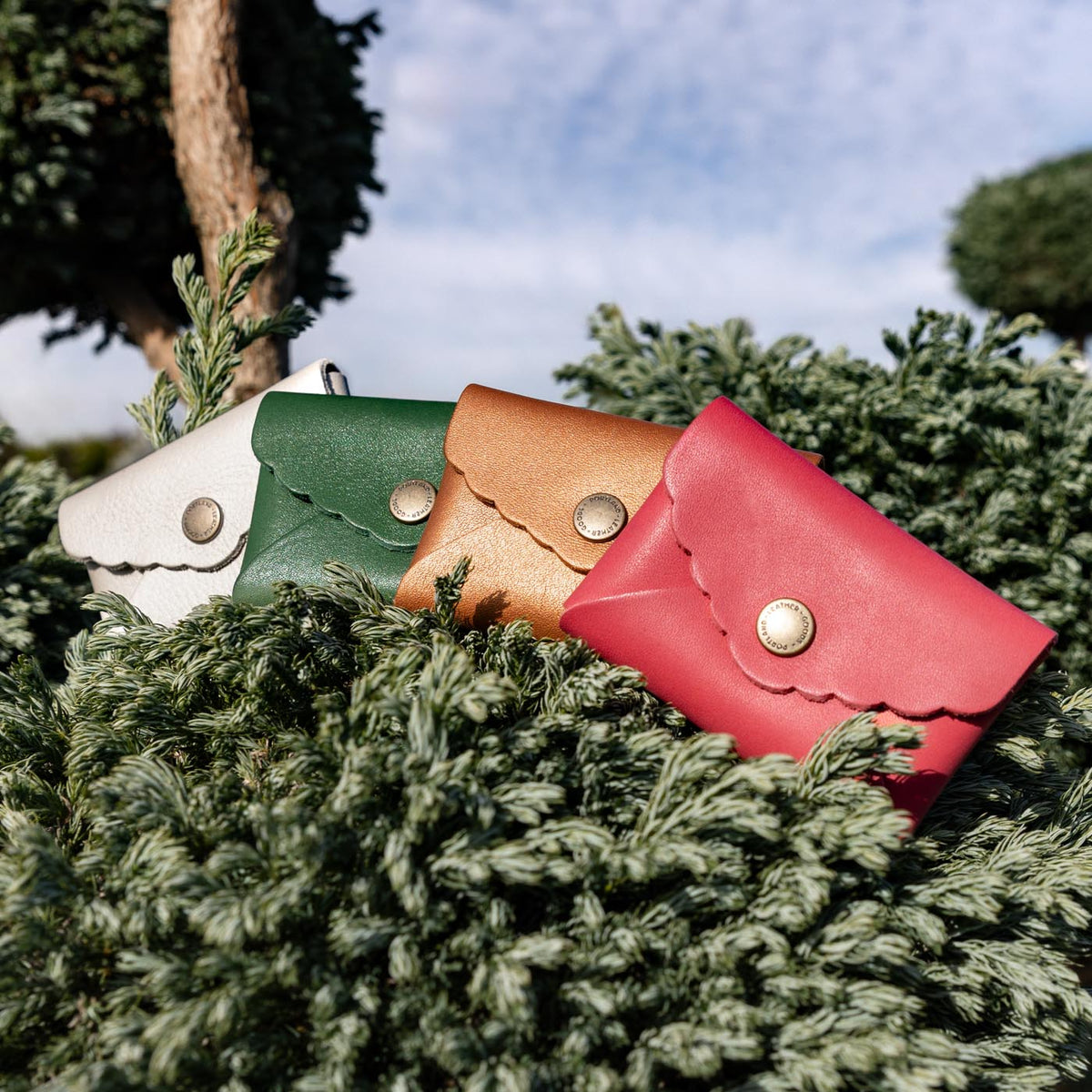 'Almost Perfect' Mini Daisy Wallet - Image 99
