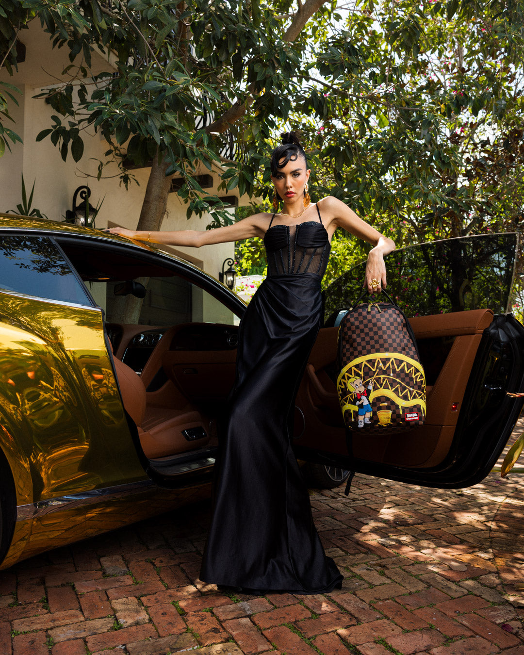 Richie Rich Paint the Shark Gold Backpack - Image 8