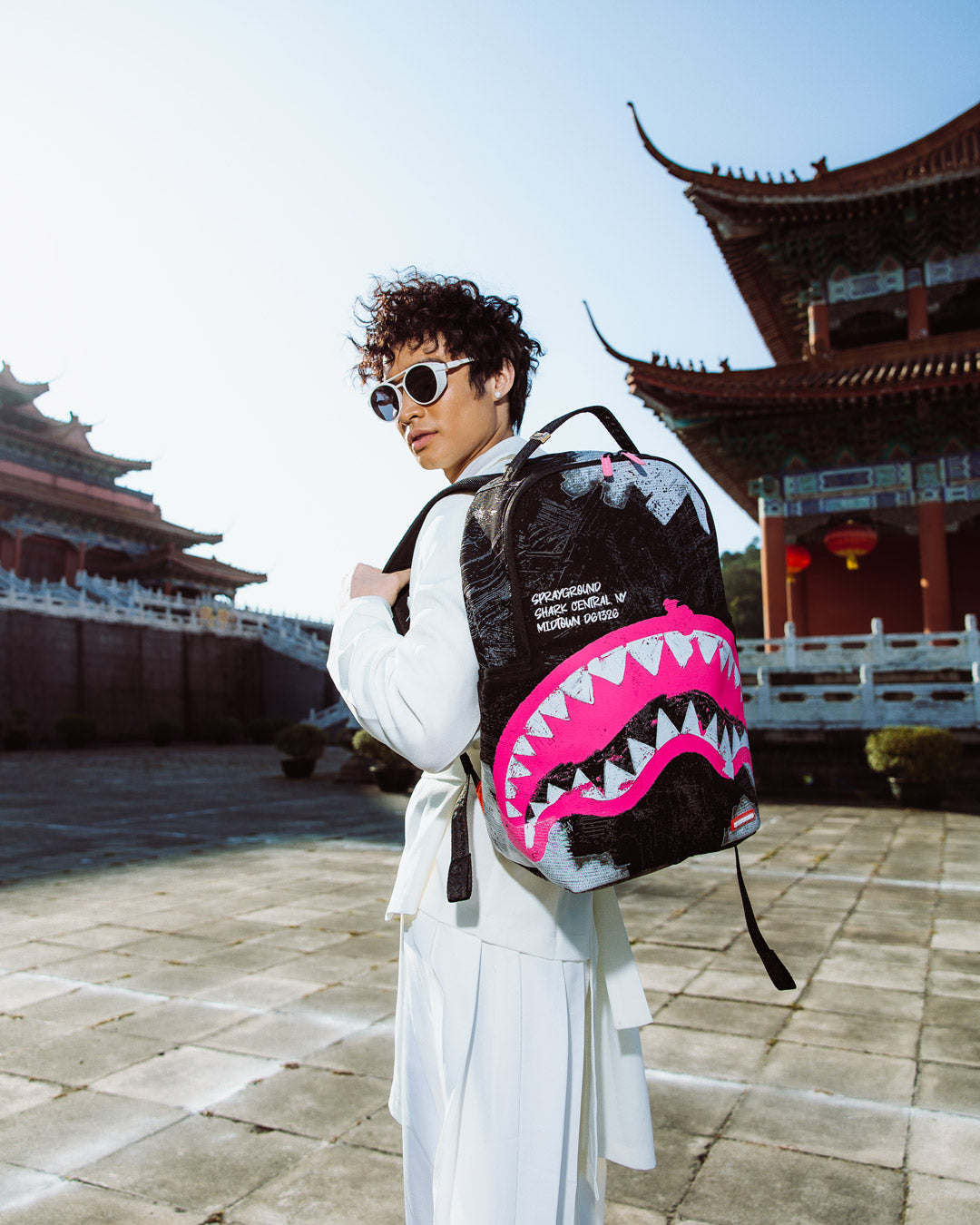 Shark Central Acrylic Art Dlx Cotton Backpack - Image 2