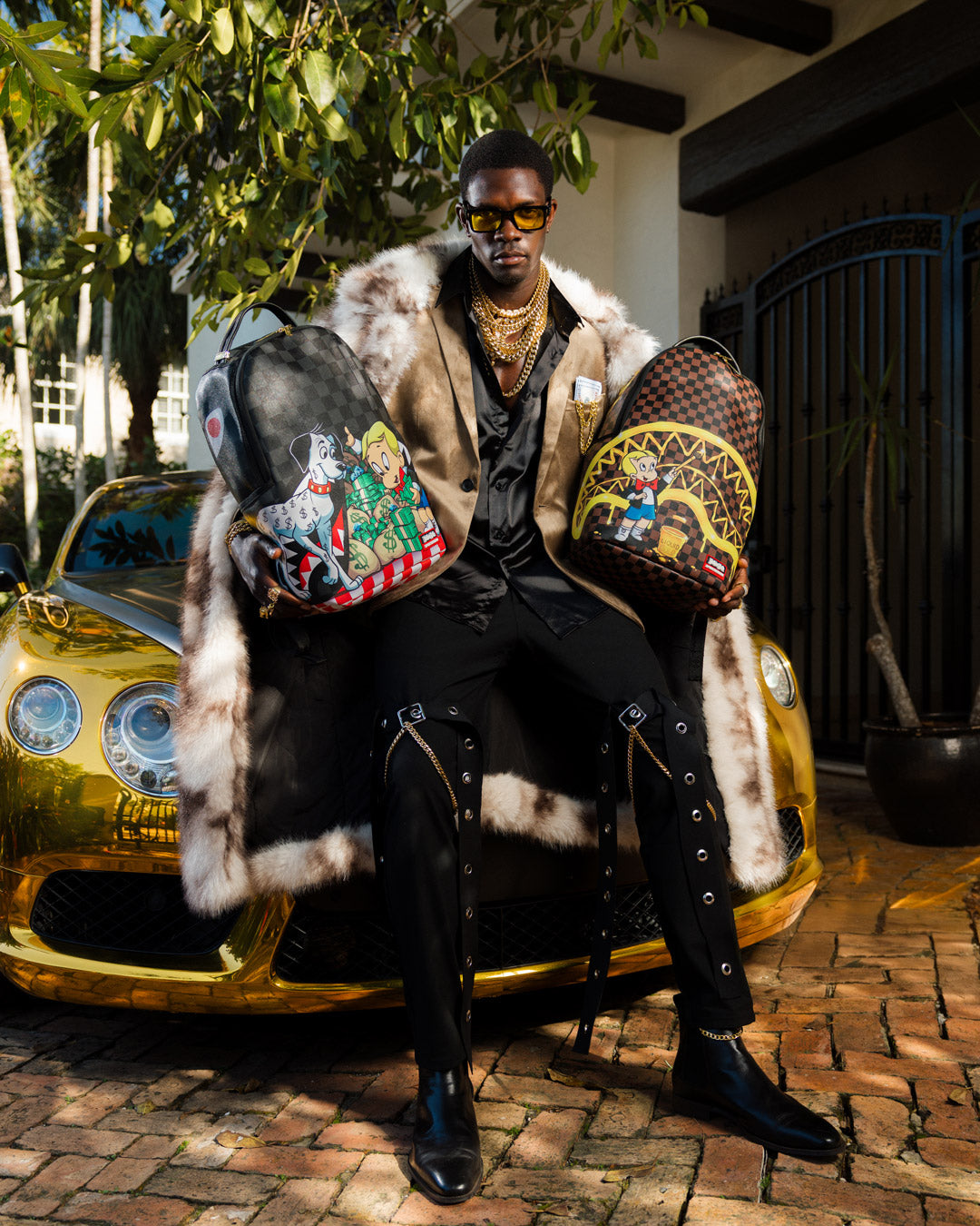 Richie Rich Paint the Shark Gold Backpack - Image 16