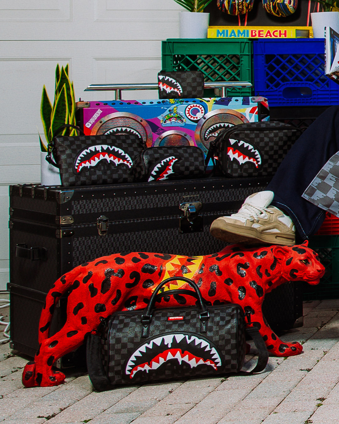Sharks in Paris Thunderdrip Pouch - Image 6