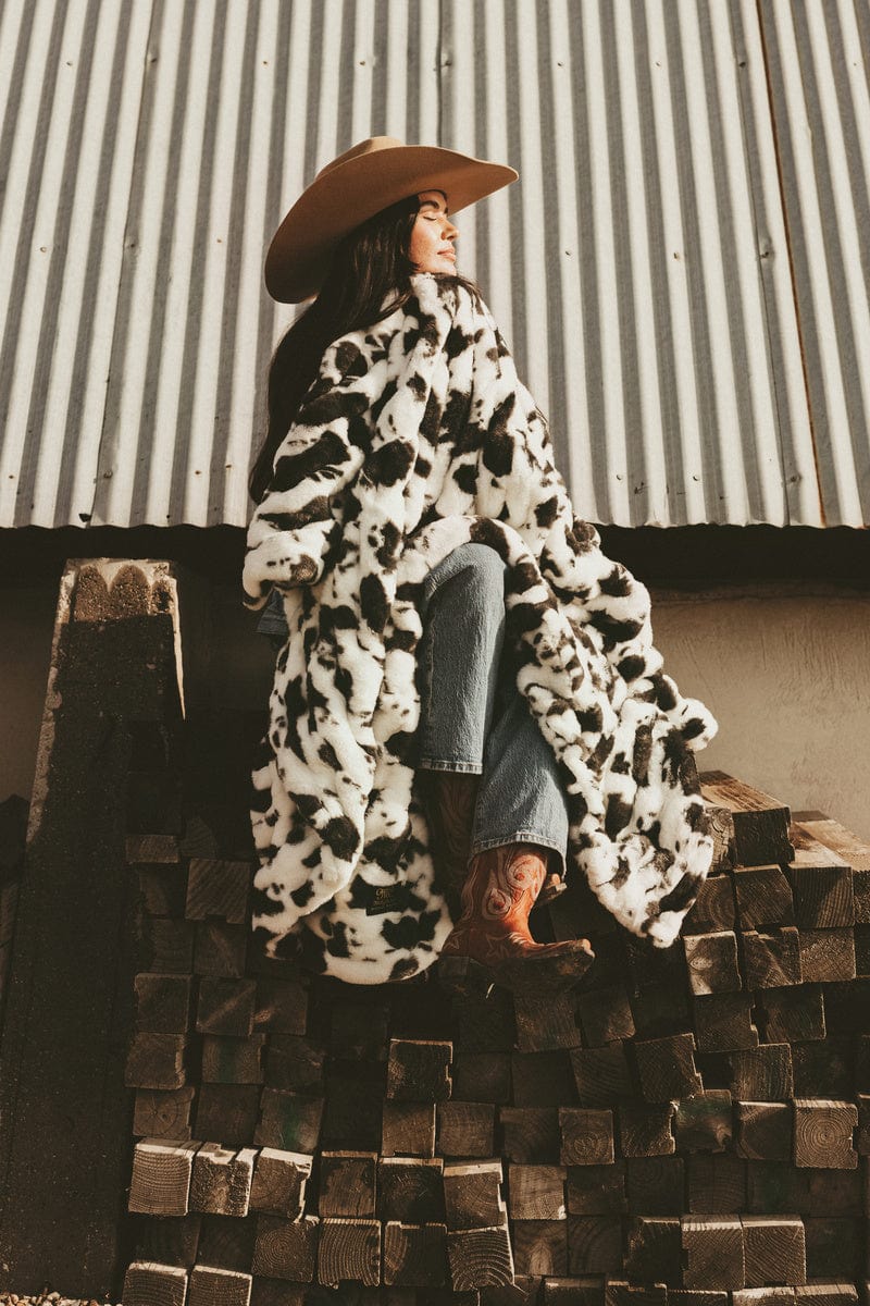 Hugs Black Cow Blanket - Image 2