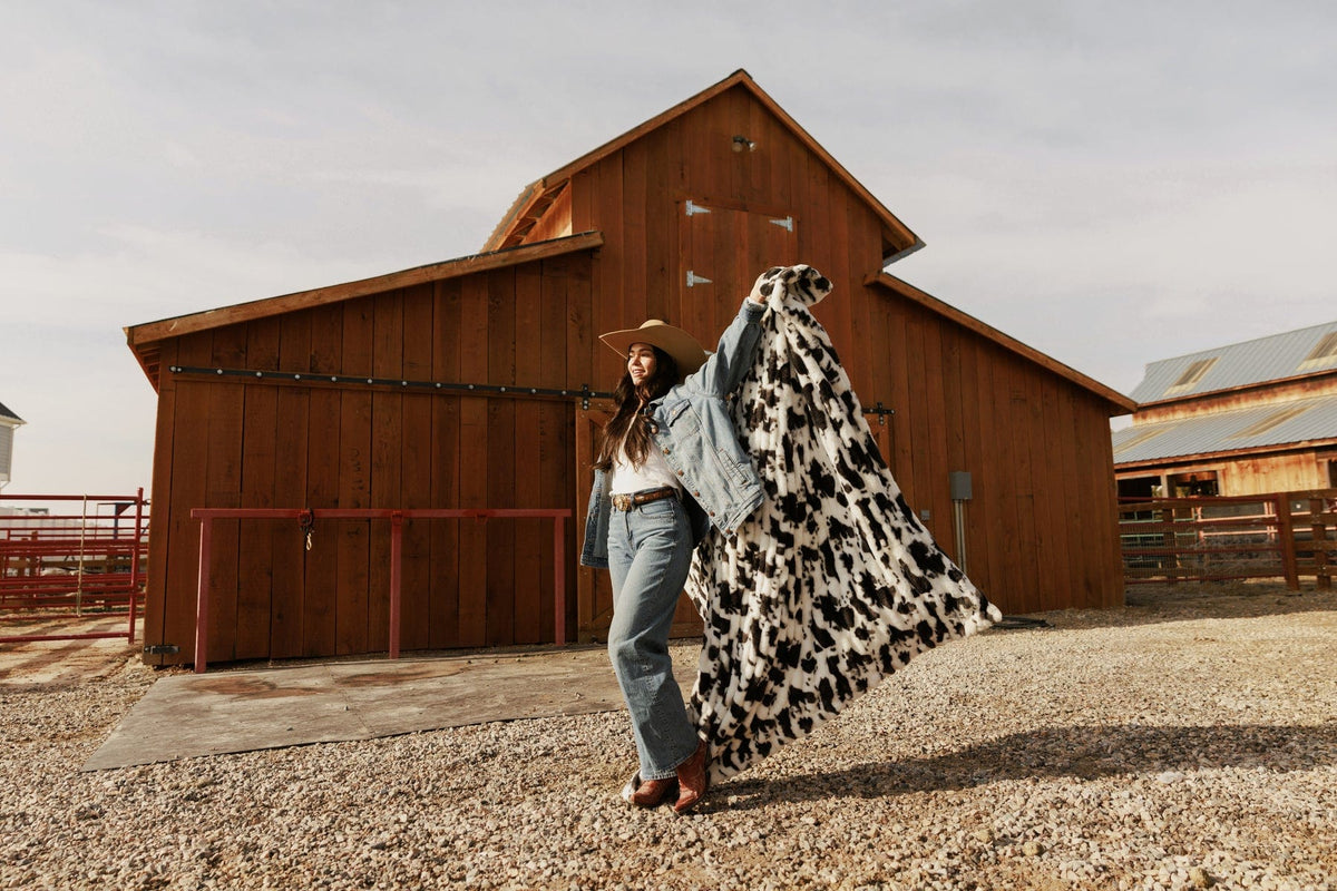 Hugs Black Cow Blanket - Image 4
