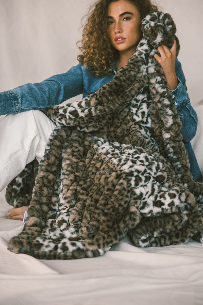 Hugs Leo Blanket - Image 2