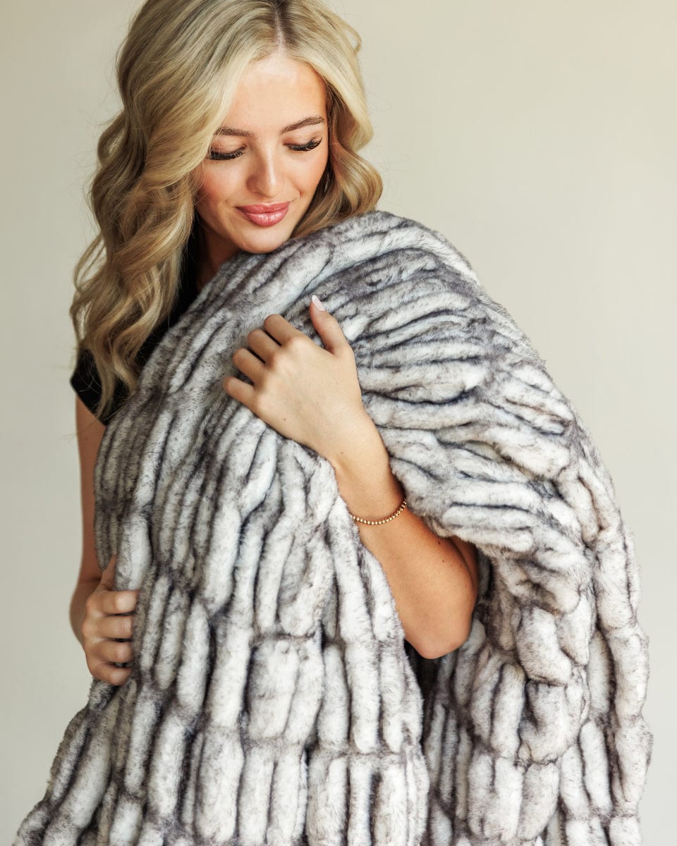 Hugs Obsidian Blanket - Image 2