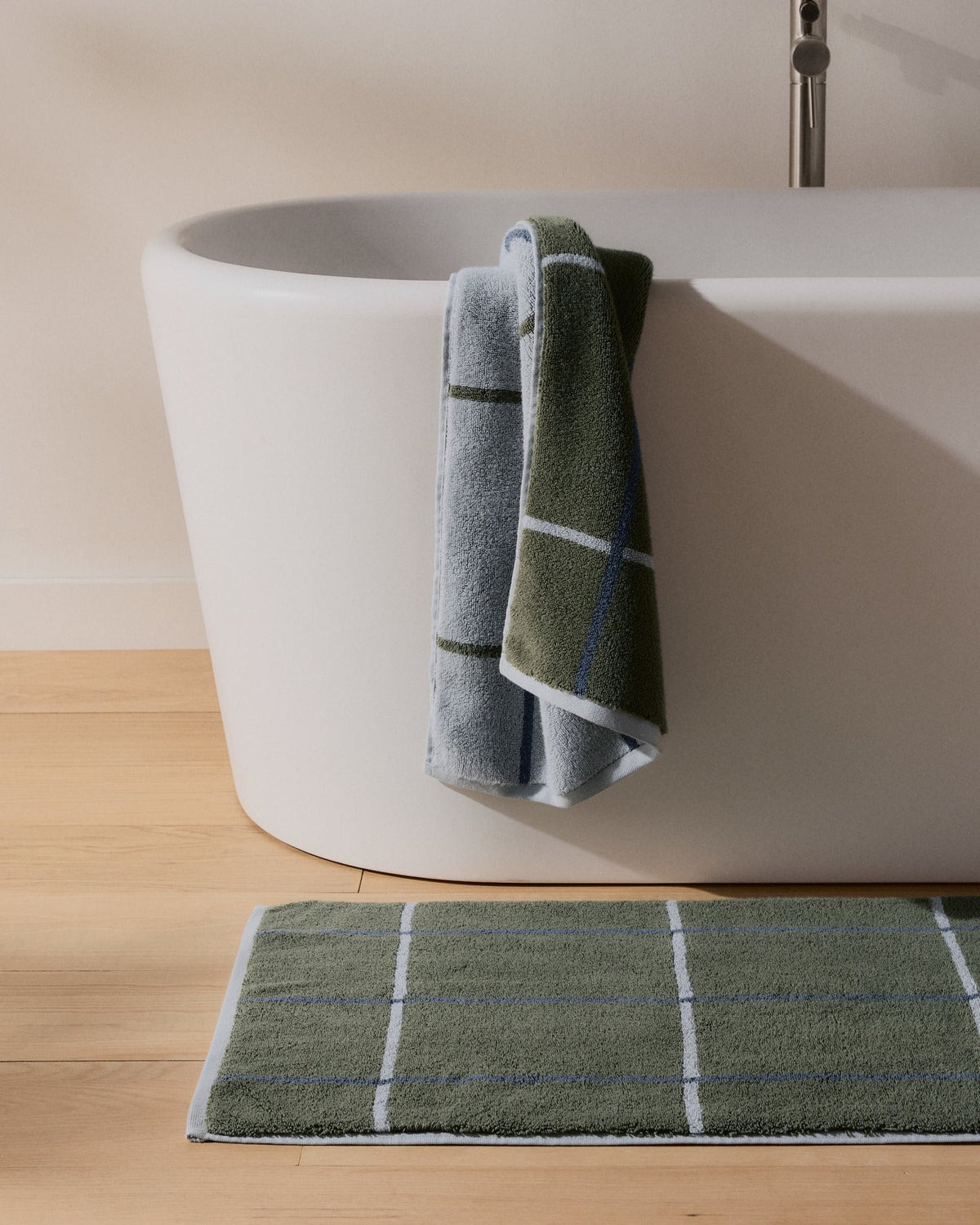 Organic Plush Tub Mat (Thyme Windowpane) - Image 4