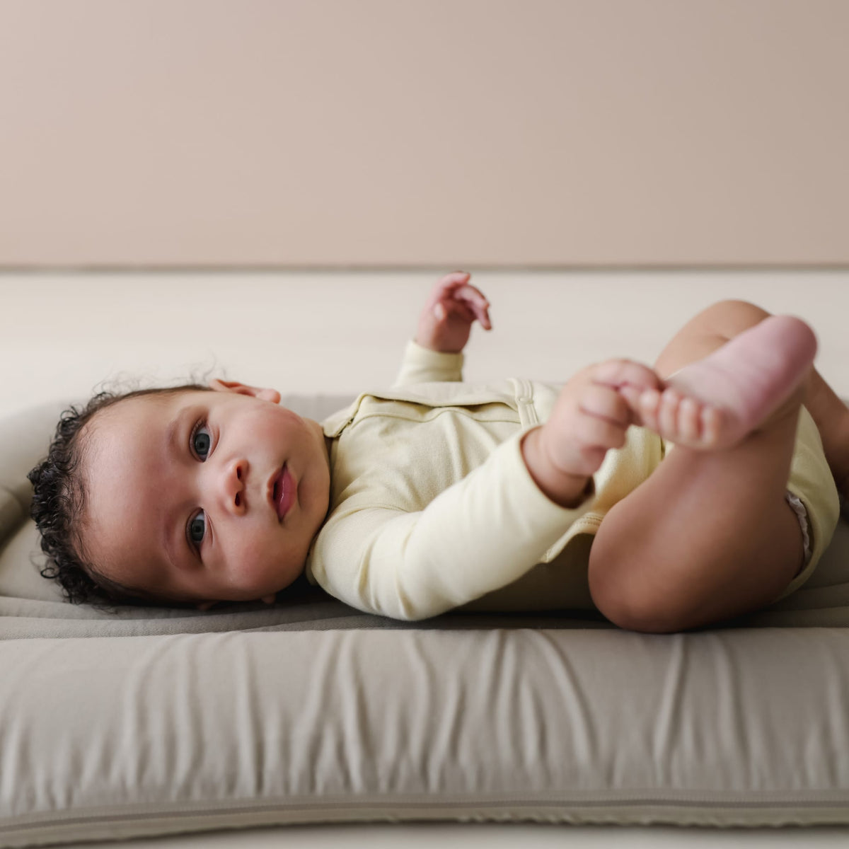 Snuggle Me Infant Lounger Wave - Birch - Image 6