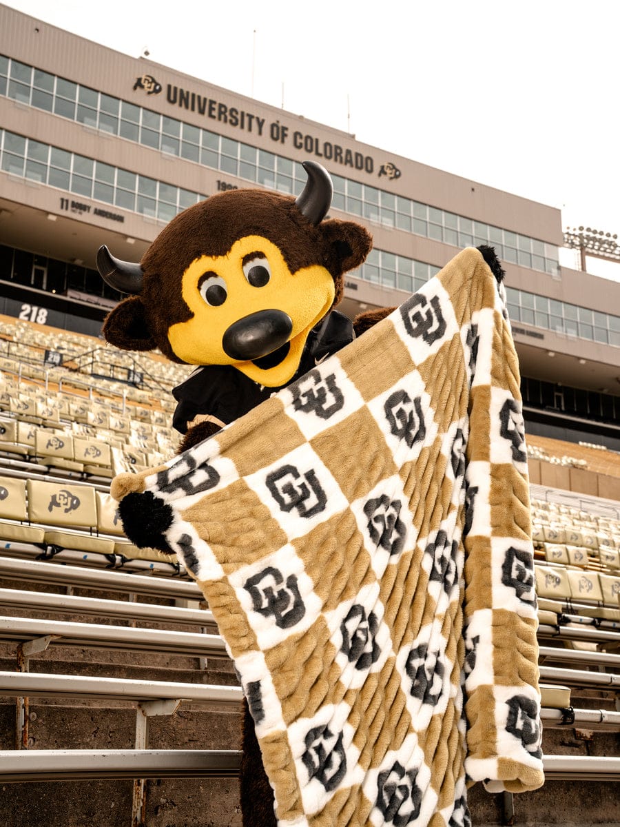 Colorado Buffaloes Blanket - Hugs - Image 3