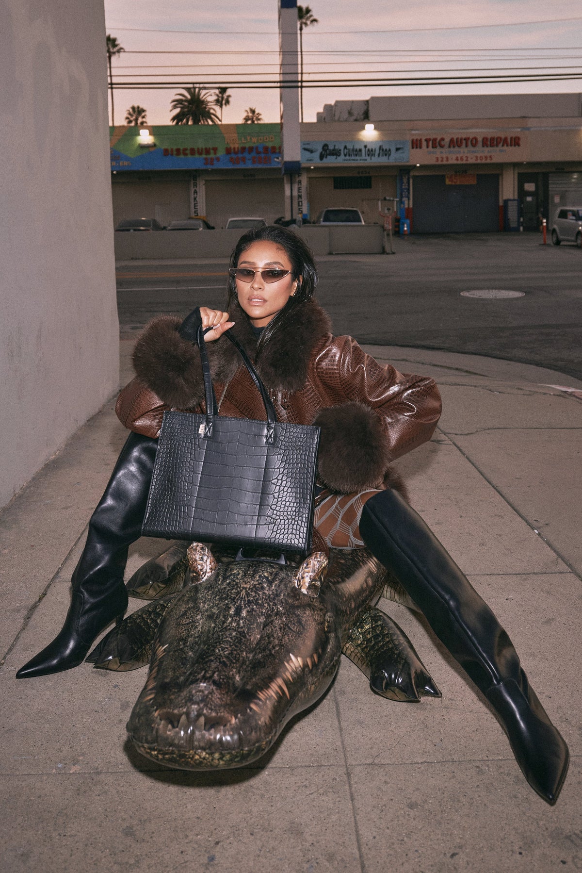 Resale The Work Tote in Black Croc - Image 11